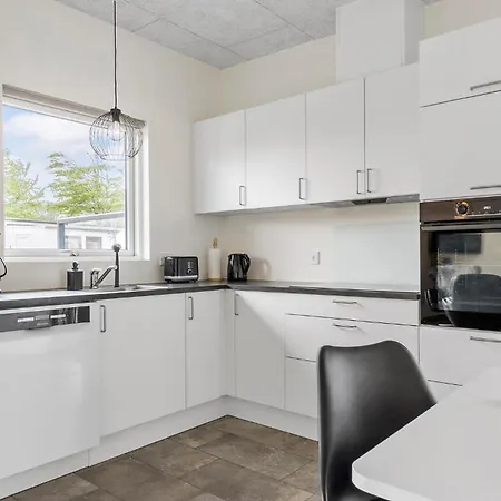 3 Bedroom Gorgeous In Дом отдыха