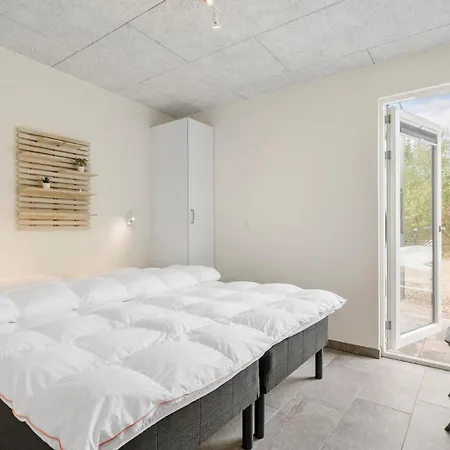 3 Bedroom Gorgeous In Prázdninový dům *