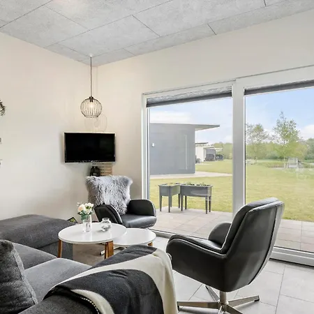 3 Bedroom Gorgeous In Prázdninový dům